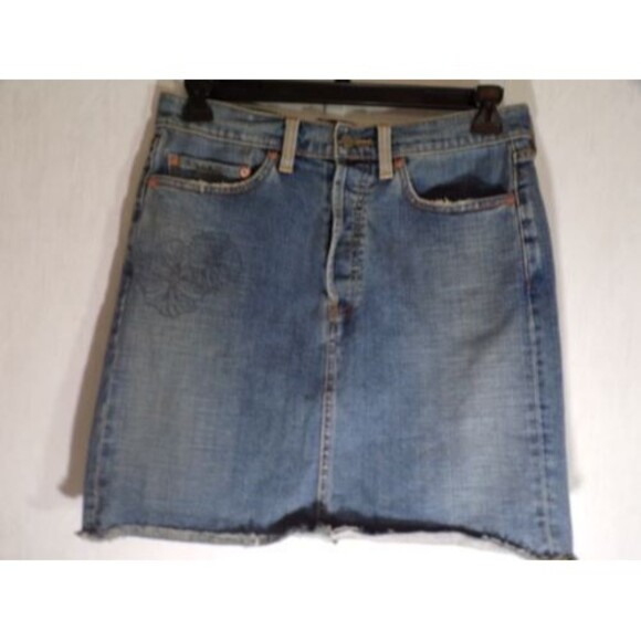 Levi's Womens Denim Skirt Size 10 Button Fly Distressed Flowers Above Knee - Picture 1 of 5
